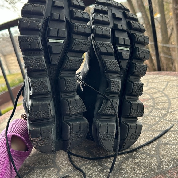 ON running waterproof hiking boots - Picture 4 of 4